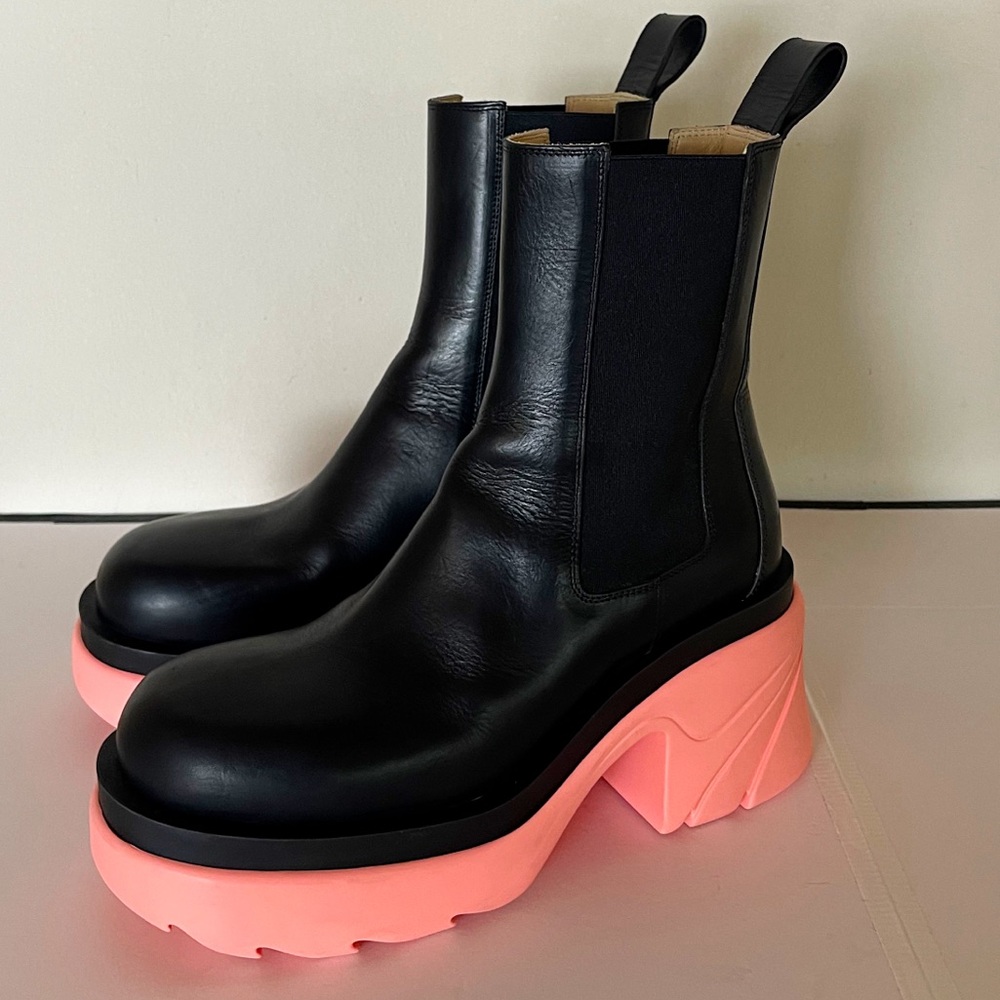 Bottega Veneta Pink & Black Flash Chelsea Boot IT 40.5